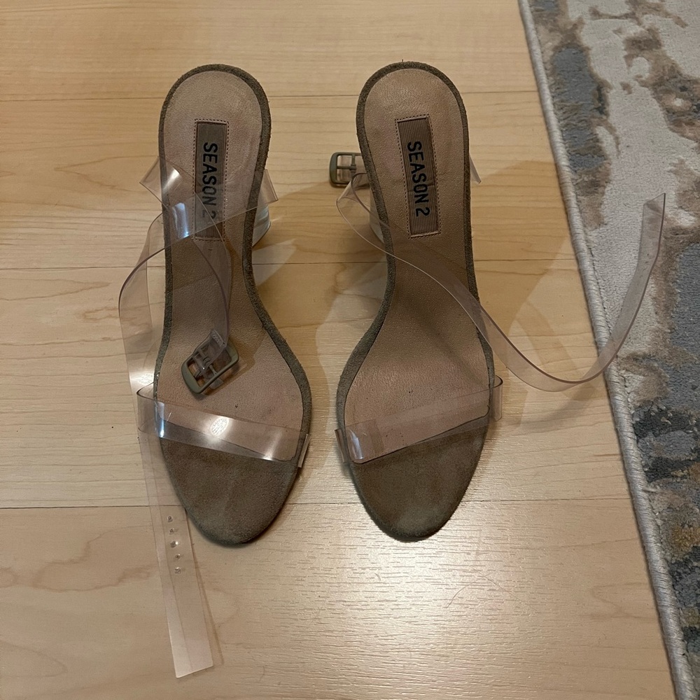 Clear yeezy heel 🤍